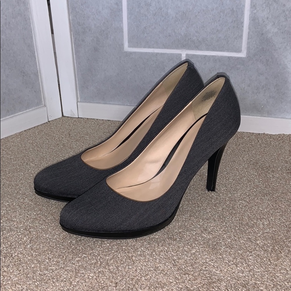Gray heel shoes